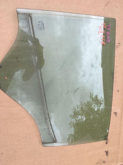 Szyba drzwi Renault Megane IV HB lewy tył