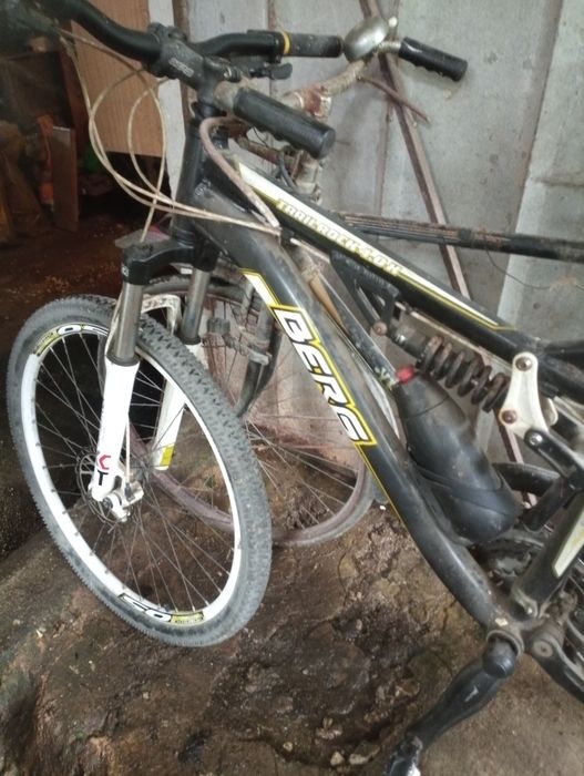 Bicicleta BTT super resistente