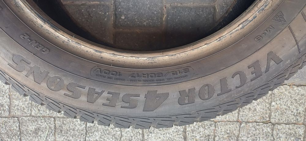 GOODYEAR 215/60R17 100V , pojedyńcza opona wielosezonowa.