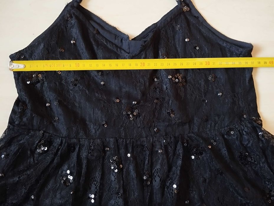 koronkowy crop top z cekinami na ramiączkach xs ażurowy błyszczący