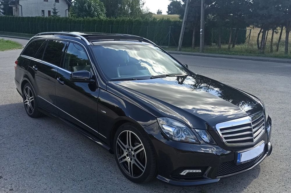 Mercedes-Benz Klasa E Piękny Mercedes-Benz  E-Clasa  ,Pakiet AMG, silnik 2.2 disel