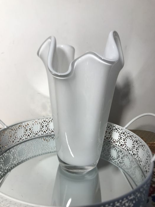 Mleczny wazon typu CHUSTA 22cm