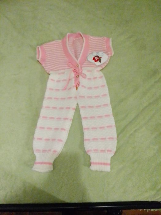 Вязочный костюм для девочки