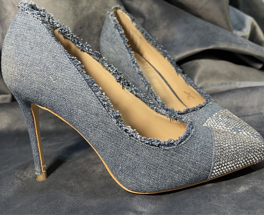 Szpilki Guess rozmiar 36