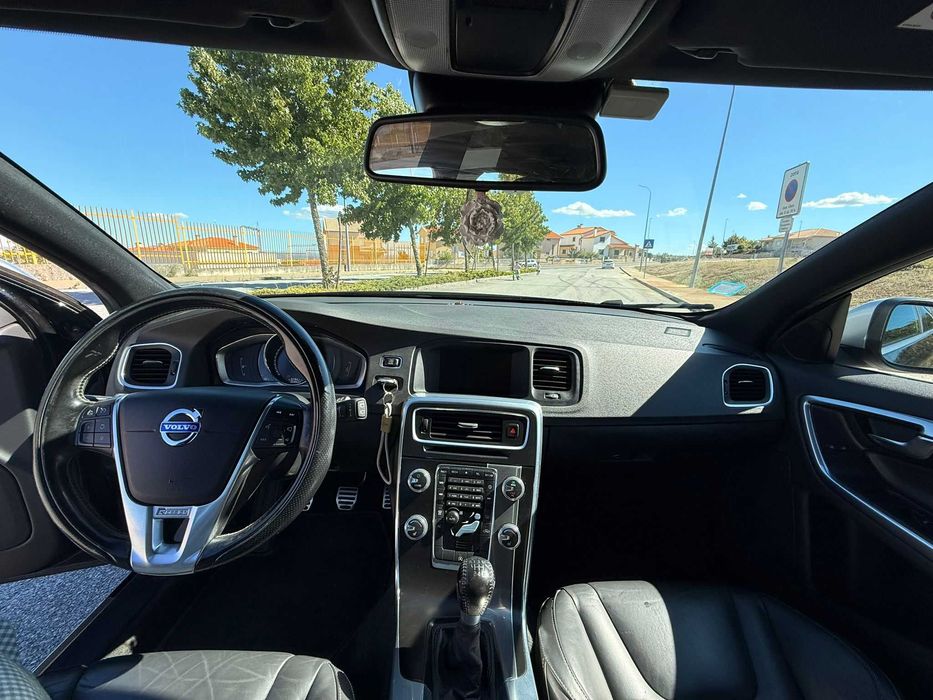 Carro Volvo V60 R-Design foto 4
