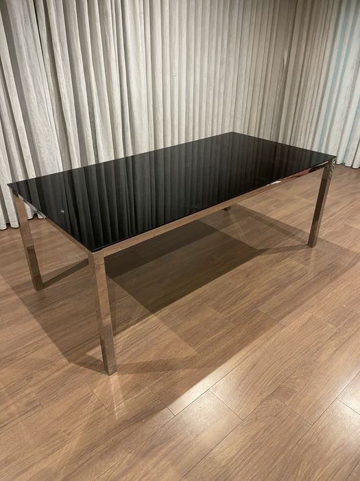 Mesa de jantar com pe de inox