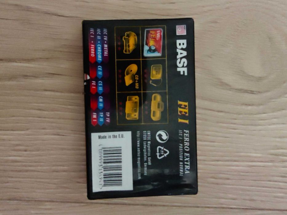 Czysta nowa kaseta magnetofonowa BASF Ferro Extra 90