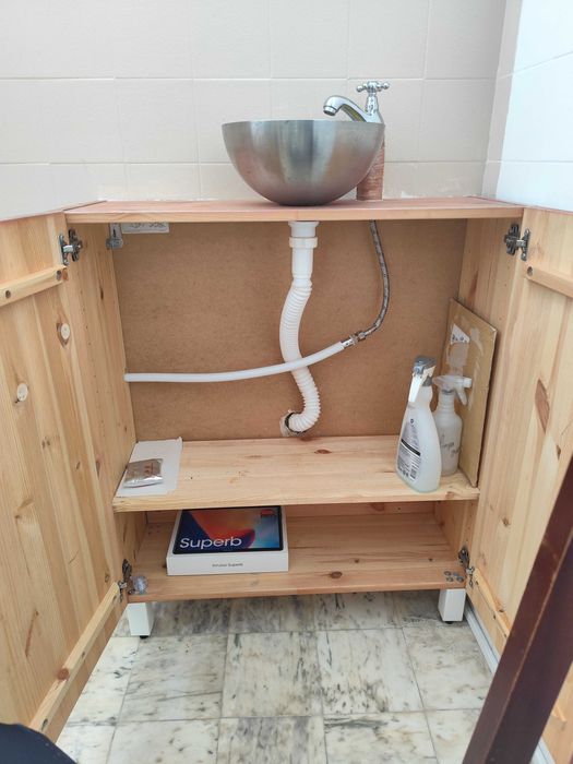 Móvel com lavatório