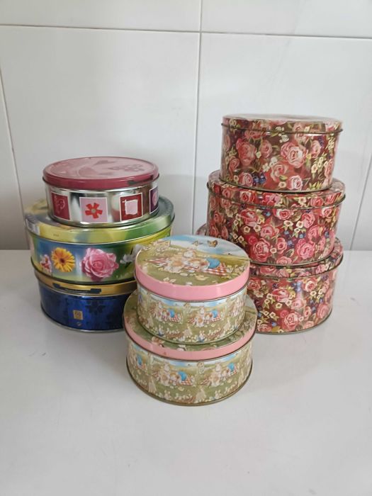 Caixas/ latas em metal