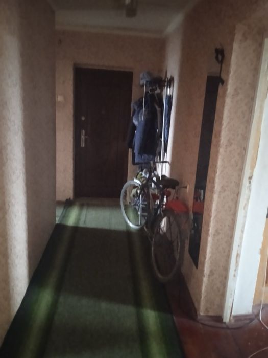 Продам 4к квартиру (район парку)