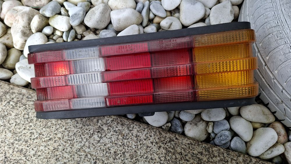 Farolins Traseiros Mercedes 190D