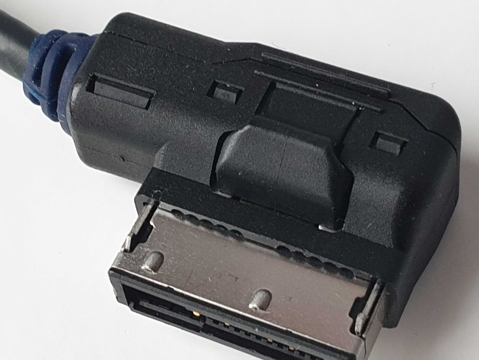 MDI/AMI  to  30pin Audi Skoda Apple iPhone iPod 000 051 446C