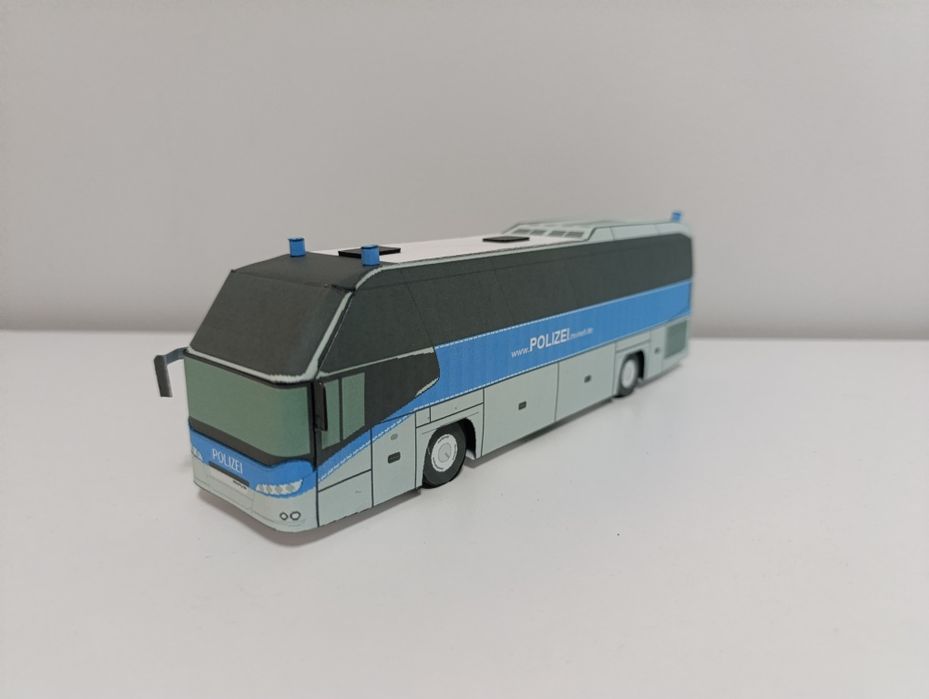 autobus turystyczny Neoplan policja milicja  tag ciężarówka zabawka tr
