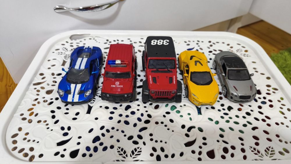 Металева моделька автомобіля машинка