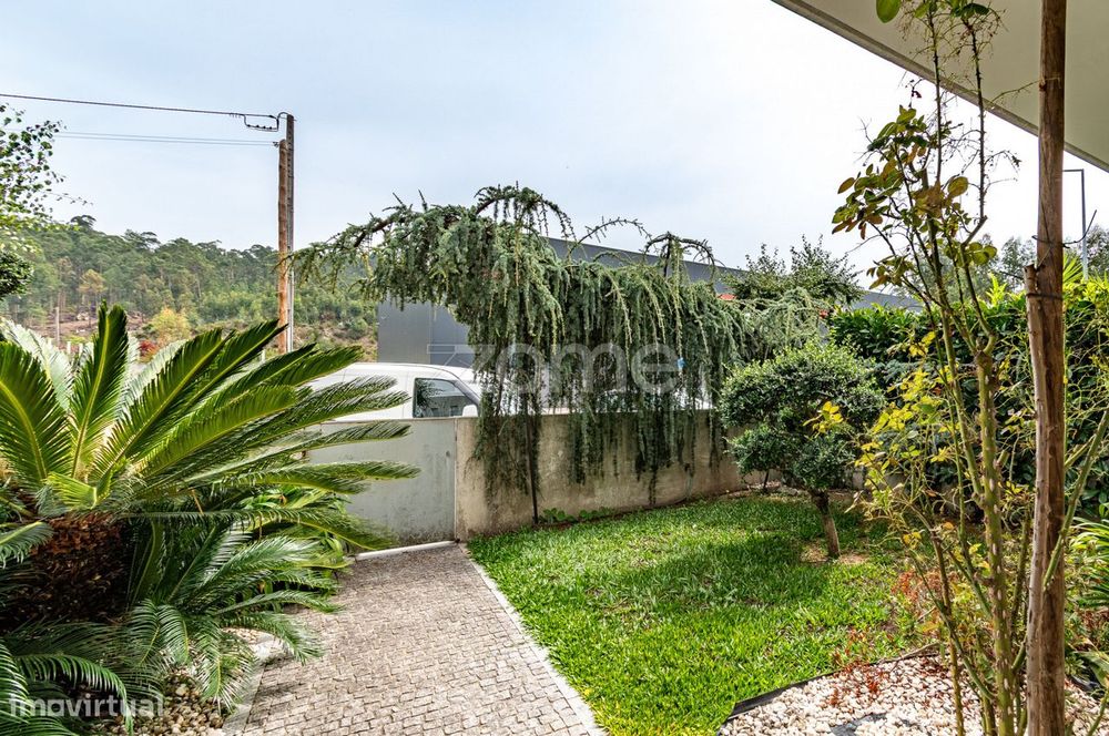Moradia T3 Banda em Priscos, Braga