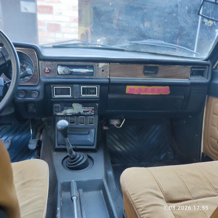Газ 3102 Волга білого коліру