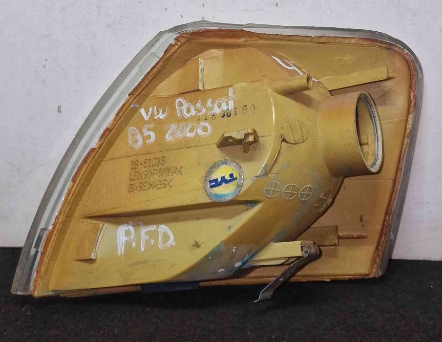 Pisca Frente Direito - VW PASSAT B5