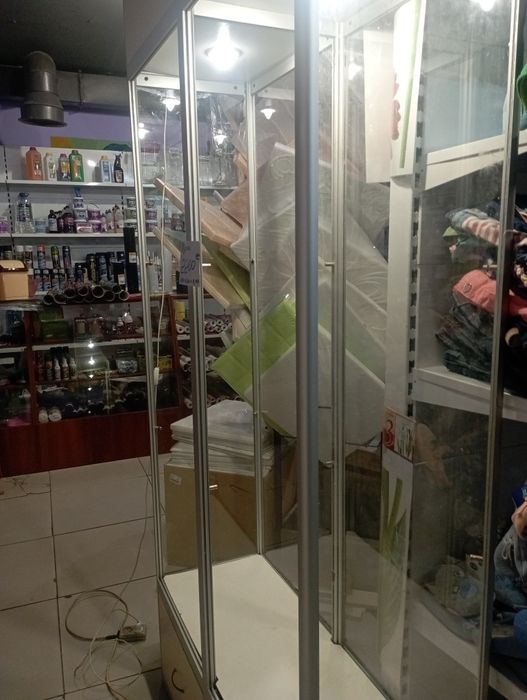 Продам шкаф витрина