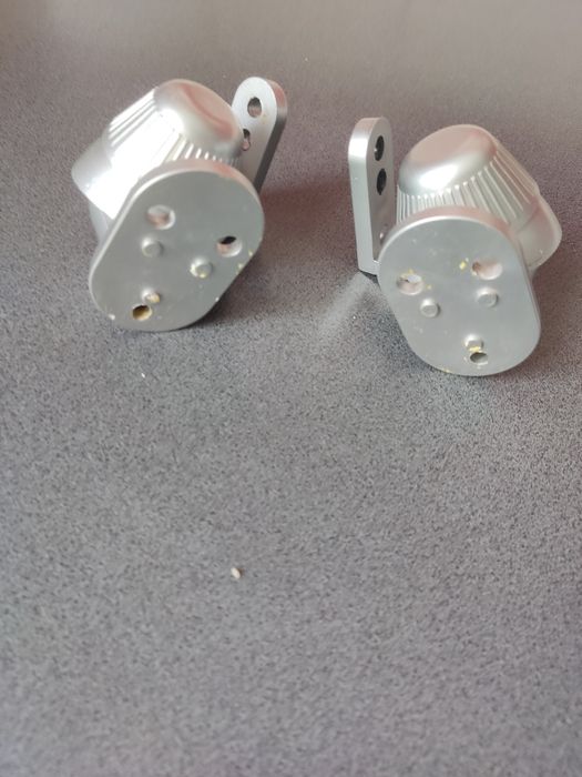 Sprzedam uniwersalne mocowania ścienne.