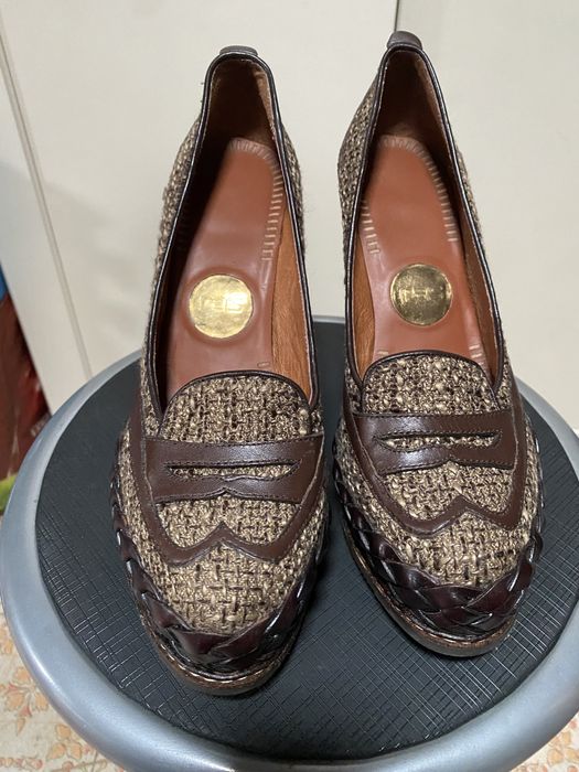 Sapatos femininos marca RAS