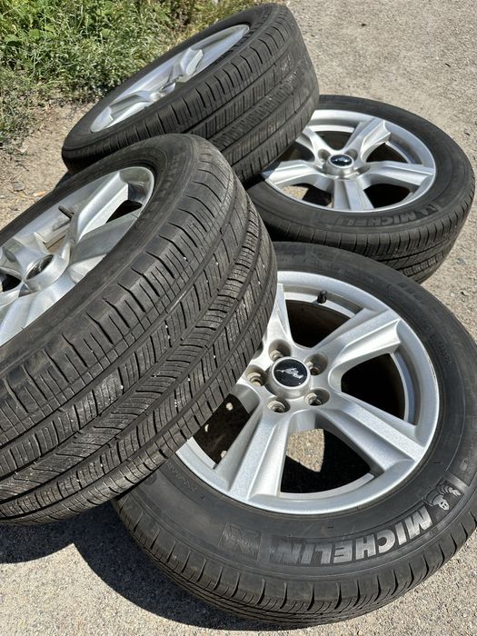 Продам шини с дисками на форд мустанг