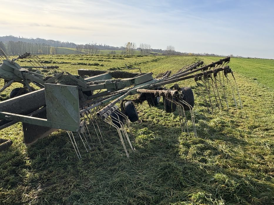 Zgrabiarka dwukaruzelowa krone