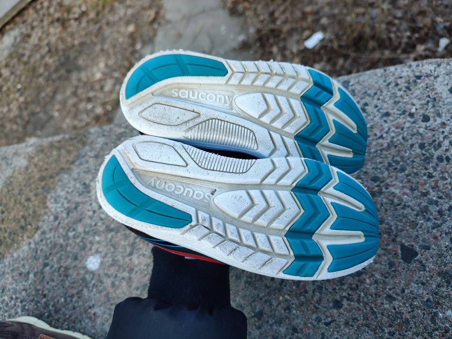 Детские кроссовки размер 28