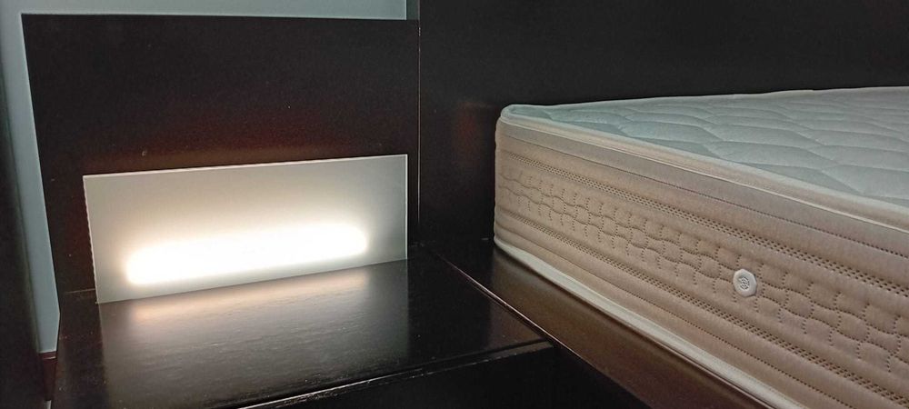 Cama de casal maciça cor wengue