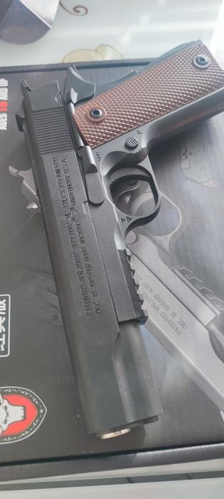 Пистолеты металлические  на пульках пластиковых 6мм