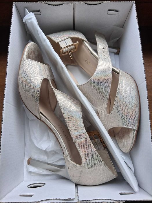 Skórzane bardzo eleganckie sandały