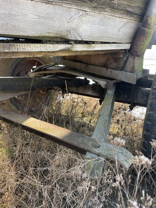 Wóz drewniany kola pompowane