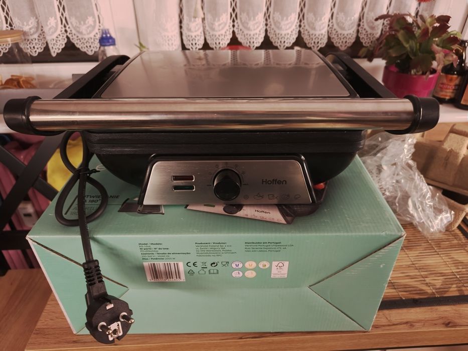 Grill elektryczny HOFFEN 2000W.  Na  gwarancji.