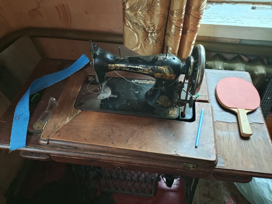 Піаніно Україна,швейная  машинка,баян,гітара