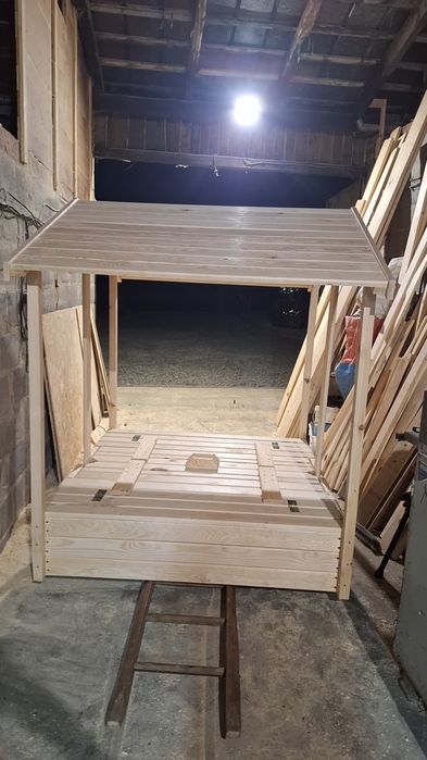 Piaskownica dla dzieci z dachem