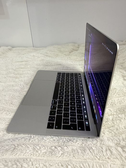 Macbook Pro 13” 2019 Touch Bar i5/8/256gb