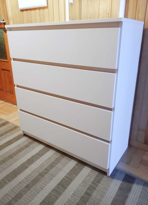Biała komoda z szufladami 90cm szerokości