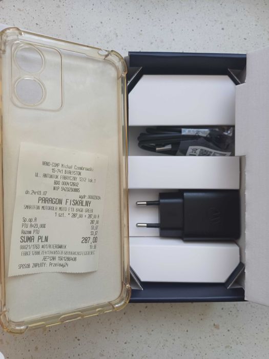 Motorola Moto E13 + etui - jak nowy
