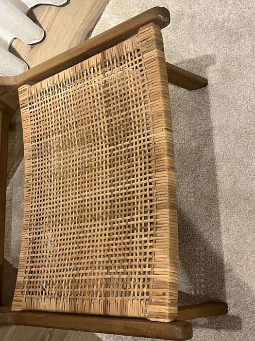 Cadeira lounge em madeira e rattan