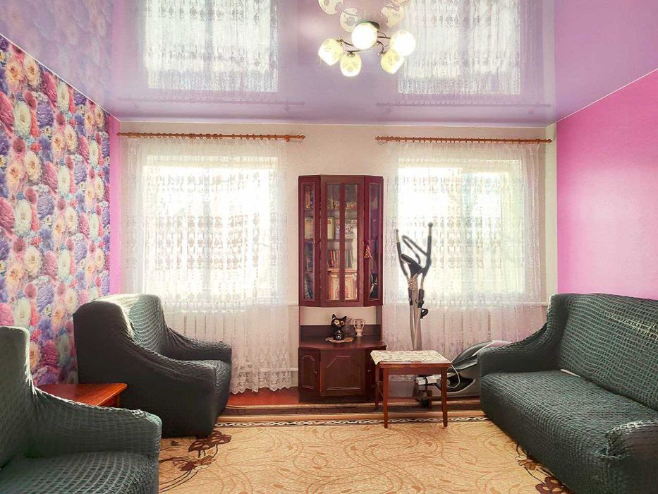 Продам цегляний будинок у центрі Дергачів з частковим ремонтом.