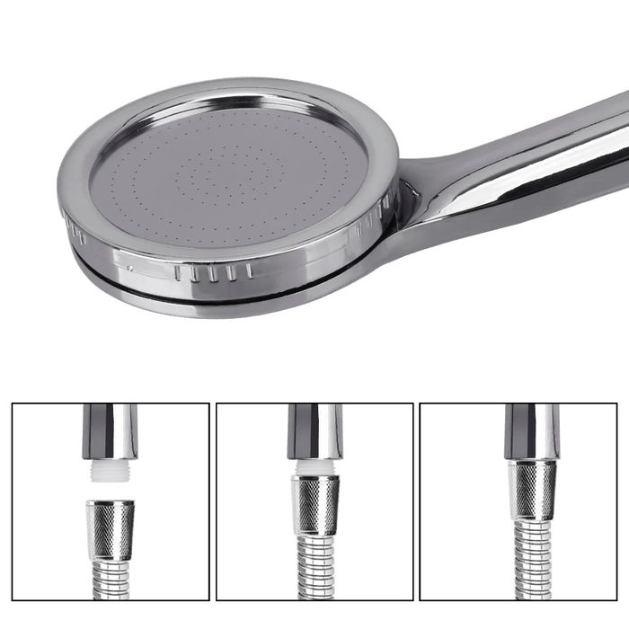 Душевая лейка из хромированного металла.