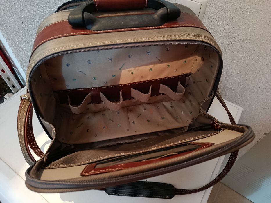 Mala / troley de viagem e Nécessaire