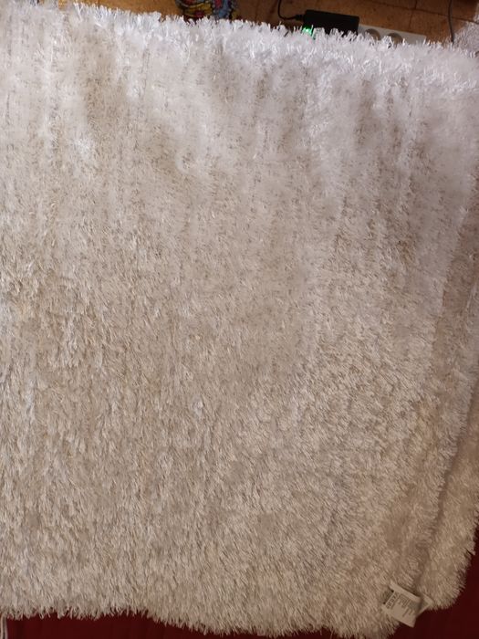 Tapete branco retangular