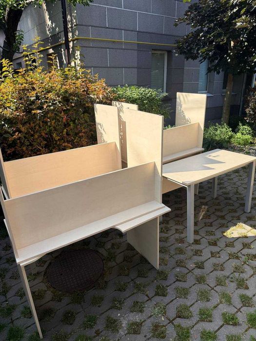 крісла техніка робочі столи стелажі шафи тумба