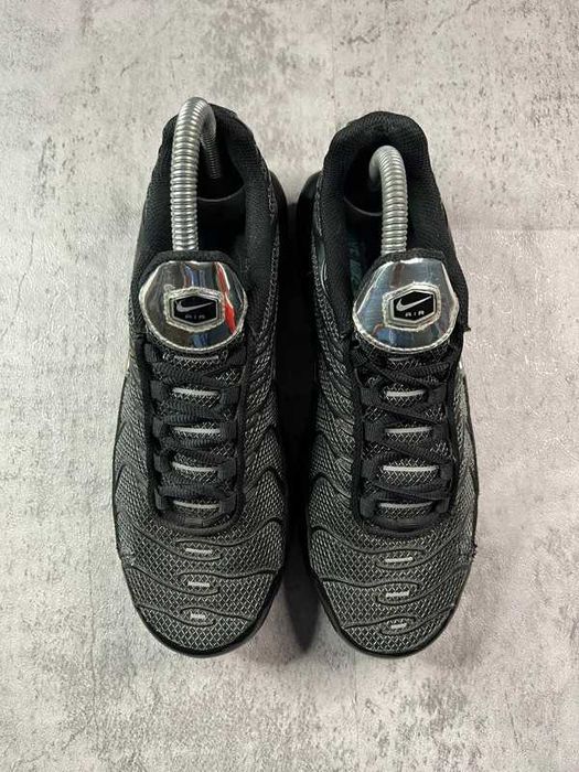 Air Max Plus Black Metallic Silver Size 39EU