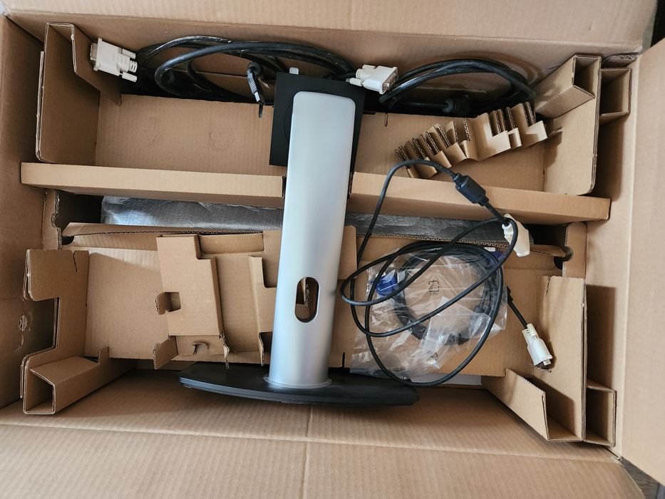 Монитор Dell 27 дюймов Монитор 27" Dell UltraSharp U2713HM