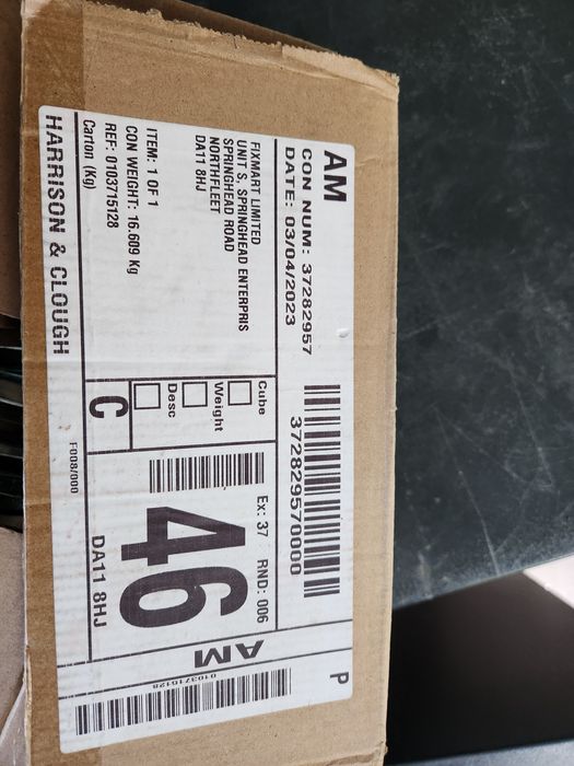 Vários parafusos e buchas