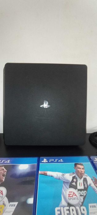 PlayStation 4 + Controller + 7 Games64297828933763124