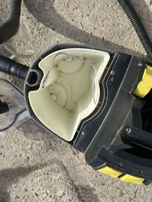 Продам Karcher Puzzi 8/1c