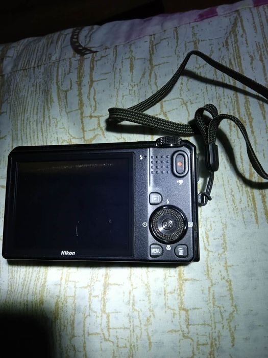 Фотоапарат Nikon  Coolpix S9100 стан гарний є зарядне