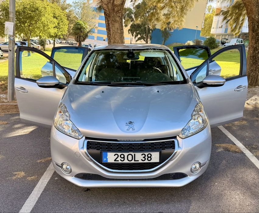 Peugeot 208 1.2 VTi 82cv | 95.000 km | Gasolina | Impecável foto 4